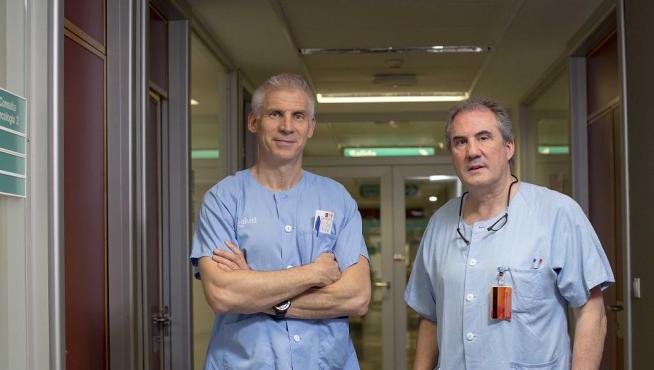 Los doctores Gutiérrez Dalmau y Paúl, nefrólogos del Hospital Miguel Servet.