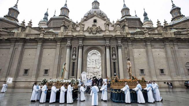 Procesión del Encuentro Glorioso en el Domingo de Resurrección de Zaragoza.