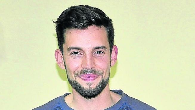 Eloy Morera, con sus novelas ‘Cutanda’ y Júnez y Casta’, en el Casino Unión Jaquesa.