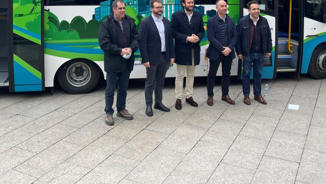 Presentación del nuevo autobús de Monzón.