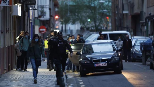 La Policía Nacional ha cortado durante un par de horas un tramo de la calle Sevilla de Zaragoza.