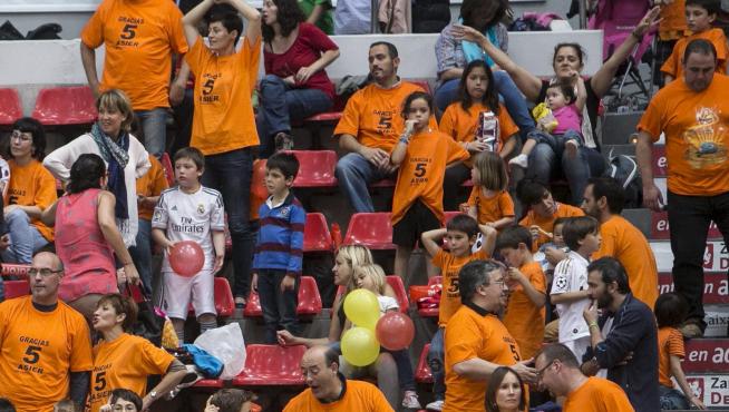 Aficionados del desaparecido Balonmano Aragón, durante un partido en el Príncipe Felipe.