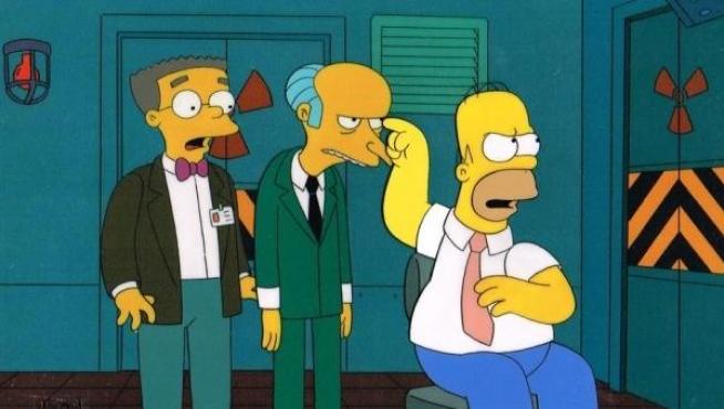 El pelota de Smithers, el señor Burns y Homer Simpson.