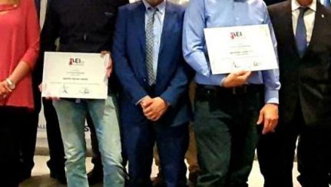 Foto de familia con los premiados, en el Encuentro Empresarial del Bajo Cinca.