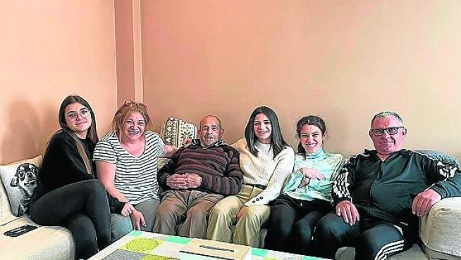 Esmeralda Giménez, junto a su familia.
