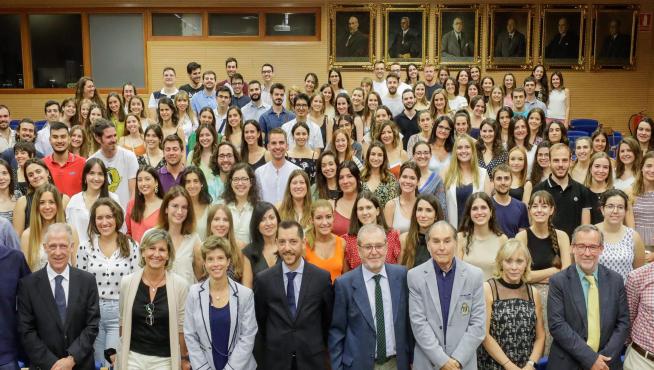 El Colegio de Médicos de Zaragoza (COMZ) ha dado la bienvenida a los 194 médicos residentes