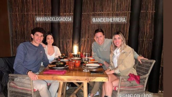 Jesús Vallejo y Ander Herrera, de cena en Tanzania junto a sus parejas.