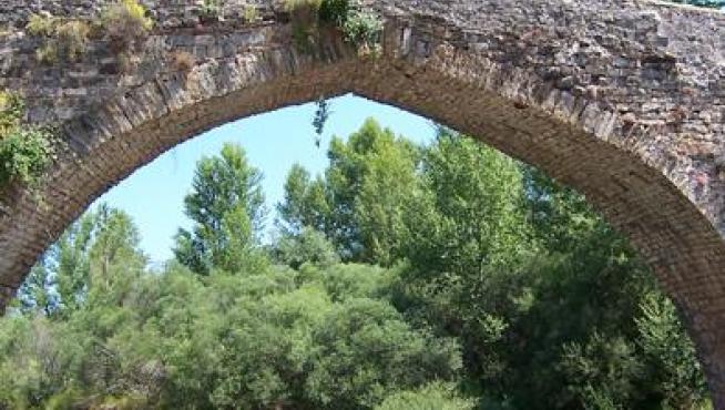 Puente de la Torre, ubicado en el municipio de Hecho.