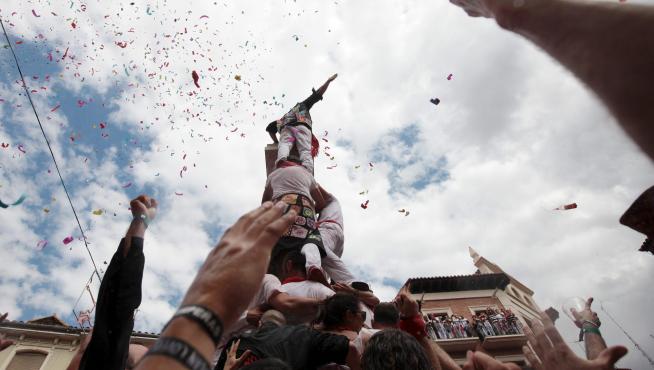 Puesta del pañuelo en las Fiestas la Vaquilla de Teruel