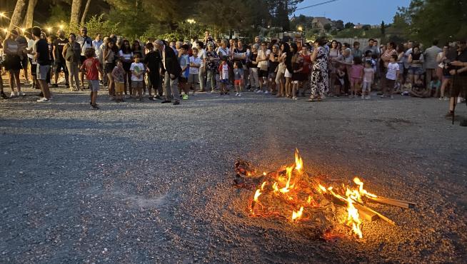Encendido de la hoguera de San Ramón este lunes en Barbastro.