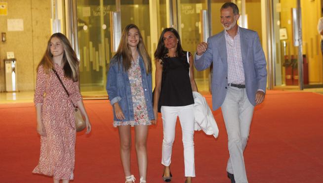 Los reyes y sus hijas asisten al espectáculo de María Pagés 'De Sherezade'