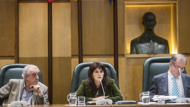 Aurelio Abad (izquierda), junto a Carmen Dueso y Fernando Gimeno, en una comisión en el Ayuntamiento de Zaragoza en 2014.