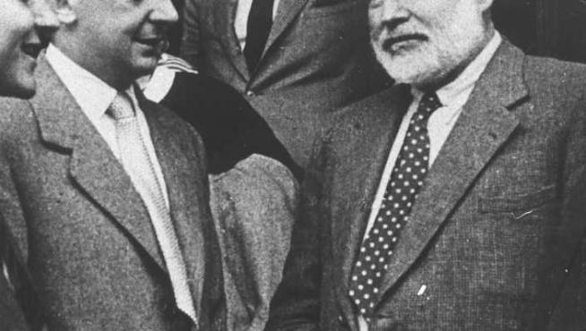 Ernest Hemingway en Zaragoza, con José Luis Borau, Pérez Gállego y Joaquín Aranda.