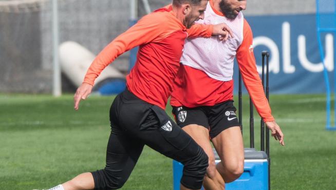 Valentín y Mateu, durante el entrenamiento del viernes previo al choque con el Villarreal B.