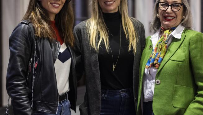 Las actrices Bárbara Goenaga, Kira Miró y Luisa Gavasa, ayer, en Zaragoza