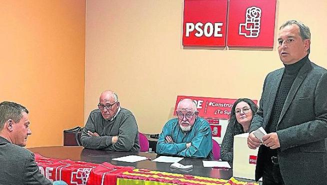 Alfonso Adán interviene tras su designación como candidato a la Alcaldía de Binéfar.