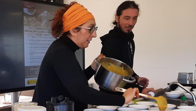 Belén Soler y Xavi Poncelas, del restaurante La Ojinegra, hicieron una demostración de platos elaborados con guijas.