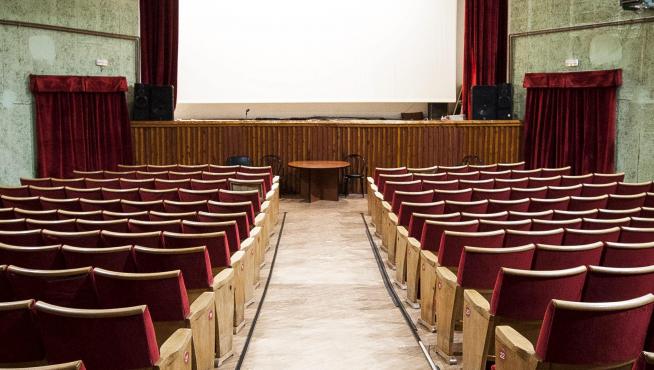 El cine de Candasnos, que lleva 45 años en funcionamiento de forma ininterrumpida, cuenta con las butacas que pertenecieron al cine Coso de Zaragoza.