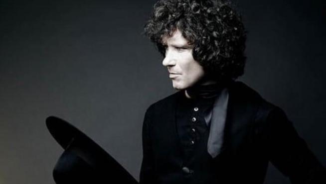 Enrique Bunbury regresa con nueva canción.