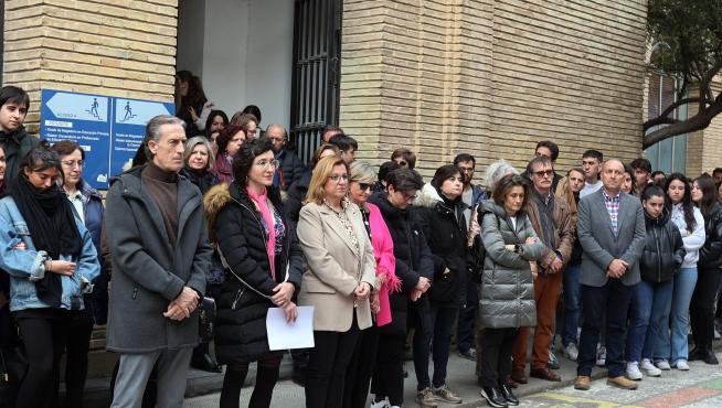 Tras la lectura del manifiesto, se ha guardado un minuto de silencio por María del Carmen Fernández, asesinada en Villanueva de Gállego el pasado viernes,