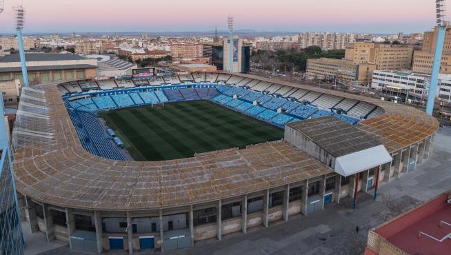 El estadio de La Romareda, con el hospital Miguel Servet y el auditorio al fondo. Francisco Jiménez