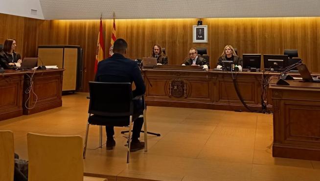 Primera sesión del juicio por agresión sexual a una menor este miércoles en la Audiencia Provincial de Huesca.