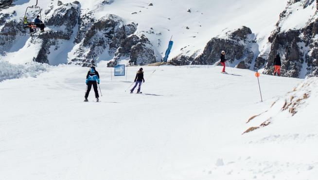 El dominio 100k Astún-Candanchú ofrece en esta Semana Santa 37,5 kilómetros esquiables.