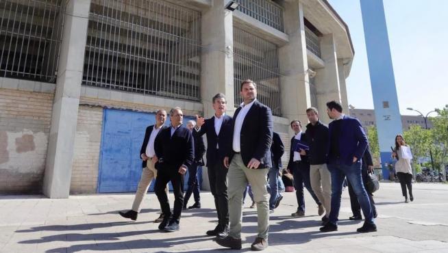 Visita de los técnicos de las federaciones de España y Portugal al exterior de La Romareda.