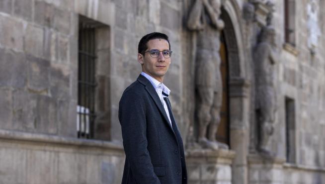 El fiscal Tomás Enrique Pérez Bitrián, junto a la sede del Tribunal Superior de Justicia de Aragón (TSJA).