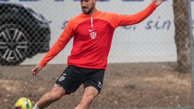 Sielva volverá a llevar ante el Tenerife la manija del Huesca en el centro del campo.