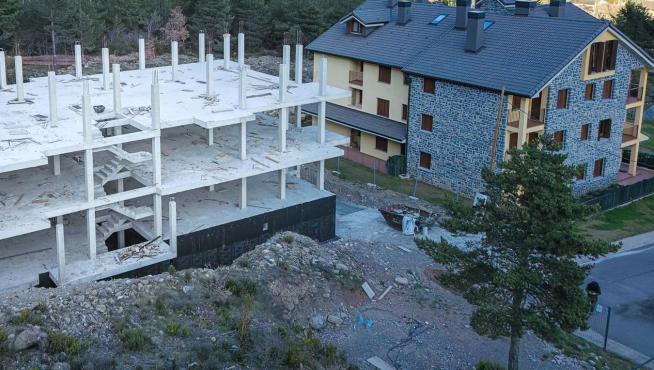 Promoción de 23 viviendas que se levanta en Villanúa, para destinarlas a jóvenes o trabajadores temporales.