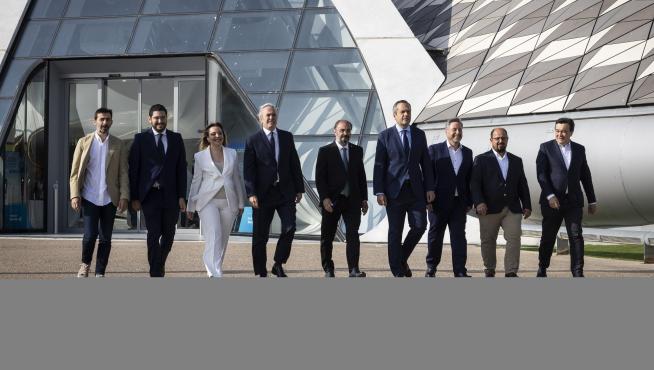 Los nueve candidatos se inmortalizaron ayer en el Pabellón Puente de Zaragoza en una foto organizada por HERALDO