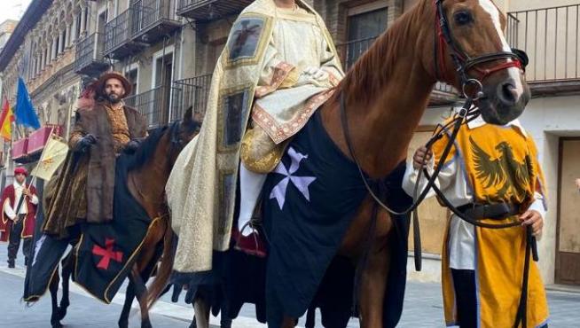 El Papa y Carlos V, a caballo, en la recreación histórica llevada a cabo en la tarde del sábado