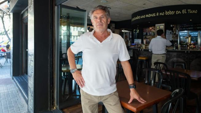 Isidro Francés Ruiz, dueño del zaragozano bar el Tuno desde hace 35 años