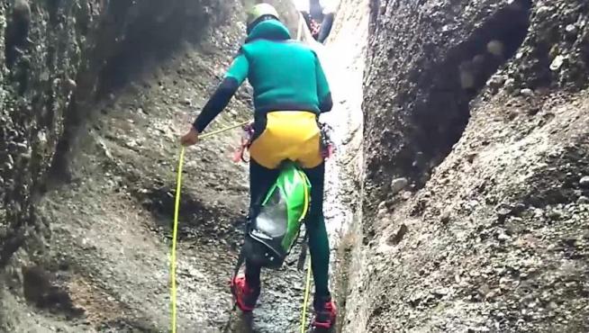 Botánica extrema: barranquistas para proteger la 'romperrocas
