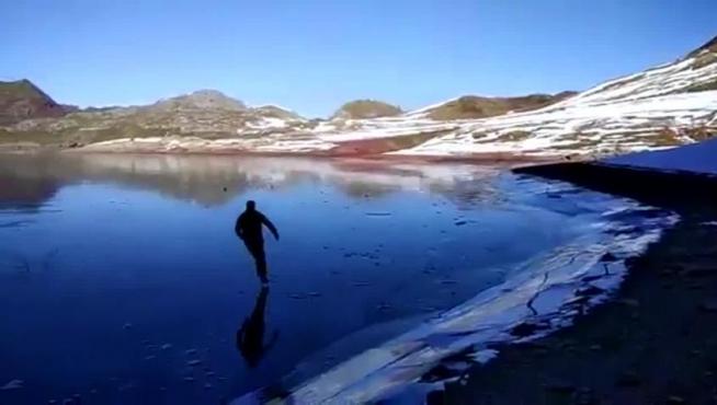 Patinando en el Ibón de Estanés