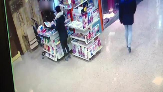 La Policía Nacional busca a los autores de un hurto al descuido en un quiosco del centro