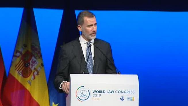 Felipe VI: "No es admisible apelar a una supuesta democracia por encima del Derecho"