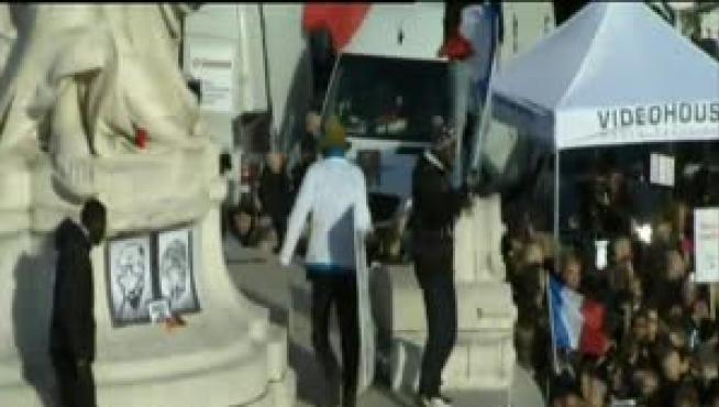 París se echa a la calle contra la barbarie terrorista