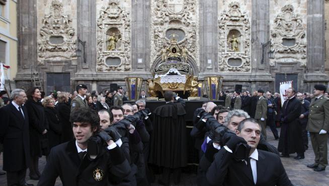 Abandonó a hombros y sobre una peqna la iglesia de Santa Isabel de Portugal