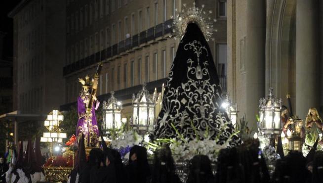 La Virgen Dolorosa y Jesús Camino del Calvario se reencontraron un año después en la plaza del Pilar.