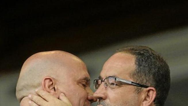 Agapito Iglesias y Pedro Herrera se funden en un abrazo, el pasado sábado.