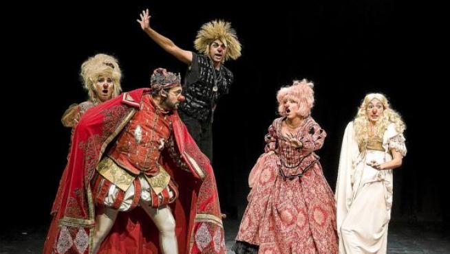 Los protagonistas de 'Jamlet', en un ensayo de la obra, que se estrena hoy, a las 20.00.