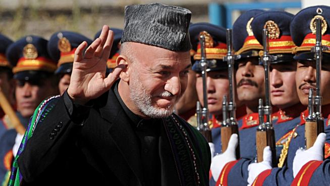 Karzai, momentos previos a la toma de posesión de su cargo.