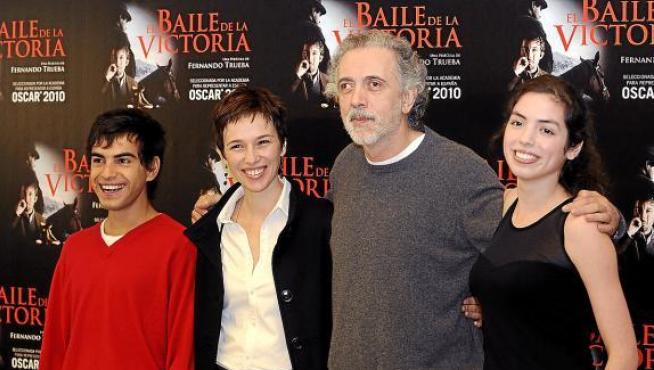 Abel Ayala, Ariadna Gil, el director Fernando Trueba y la actriz chilena Miranda Bodenhofeo.