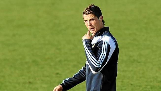 Cristiano Ronaldo, durante el entrenamiento de ayer del Real Madrid.