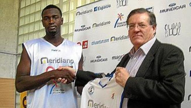 Pape Sow, en su presentación con el Alicante.