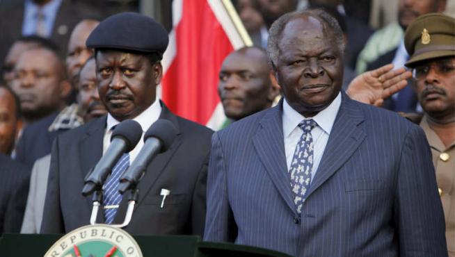Presidente (d) y primer ministro de Kenia (i)