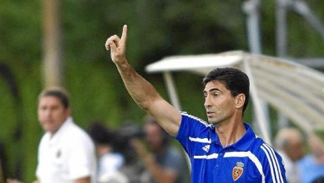 José Aurelio Gay da indicaciones ante el Villarreal.