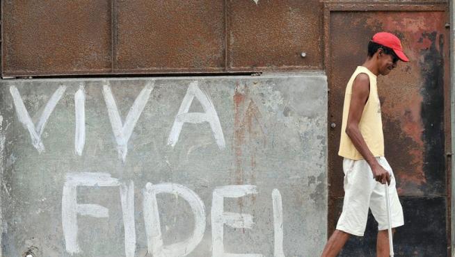 Cartel en apoyo a fidel Castro por las calles de La Habana